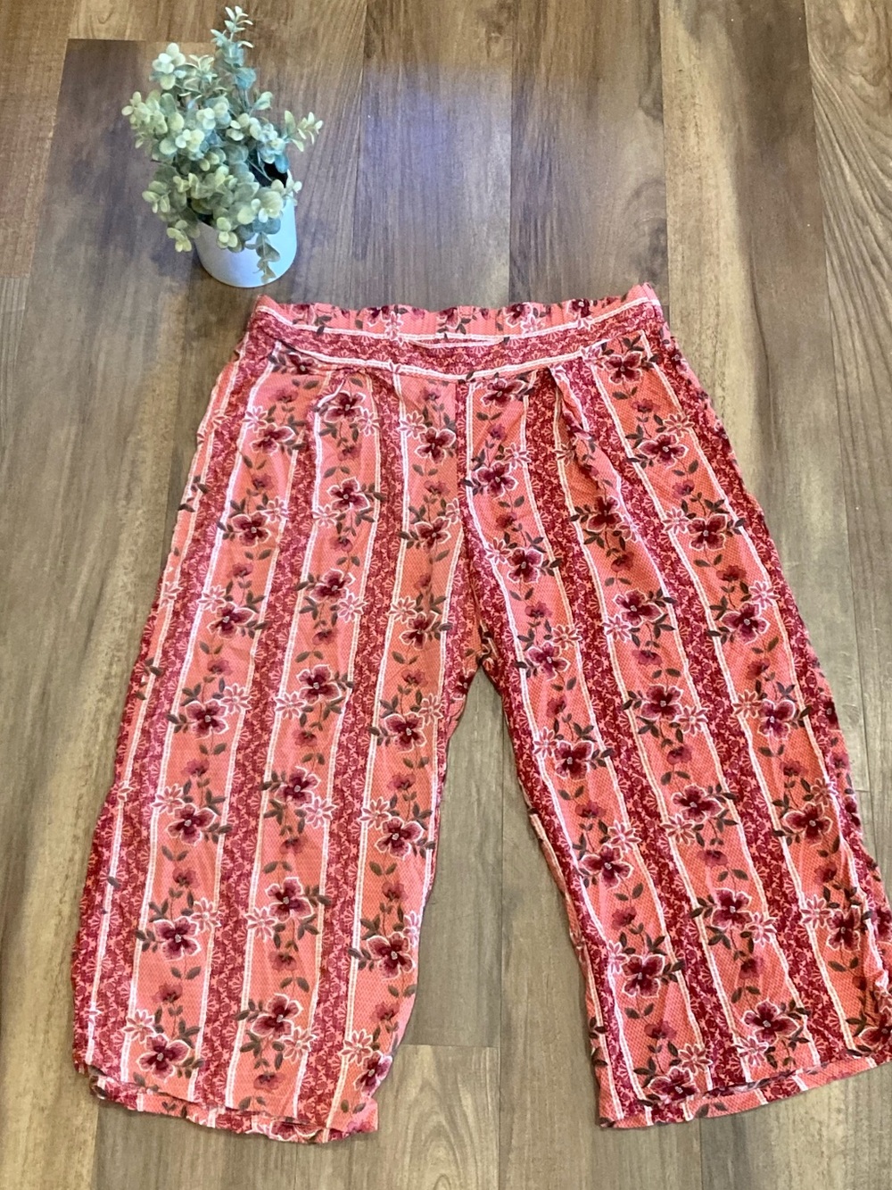 Bebop Coral Floral Boho Wide-Leg Cropped Pants Size L Fits Like M